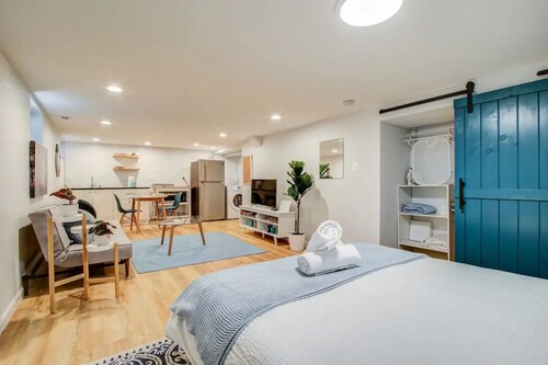 Private Studio in Serene DC Neighborhood
