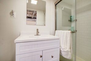 Standard Studio | Bathroom