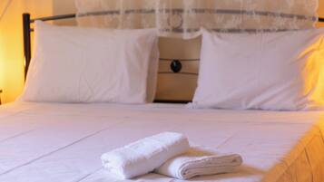 4 slaapkamers, een bureau, een strijkplank/strijkijzer, reisbedje