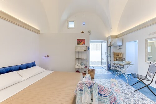 AHeritage 5

Historical Residences