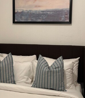 1 chambre, fer et planche à repasser, Wi-Fi gratuit, draps fournis