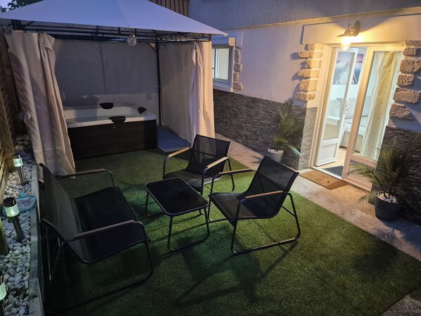 Terrace/patio - Private spa in the heart of nature (Saclas)