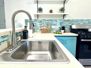 Private kitchen - Charming 3-bedroom villa with Pool, WiFi and AC in Saint Andrew (Saint Andrew)