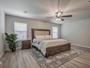 3 bedrooms, iron/ironing board, WiFi, bed sheets - 3-bedroom house in Oklahoma City's Plaza District.   (Oklahoma City)