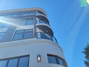 Exterior detail - Cozy 1-bedroom apartment in delightful Baltimore with WiFi, AC (Baltimore)