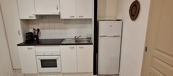 Attractive, renovated 2-room apartment by the lake