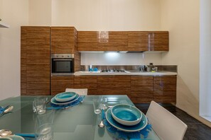 Kühlschrank, Geschirrspüler