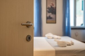 2 chambres, fer et planche à repasser, Wi-Fi, draps fournis