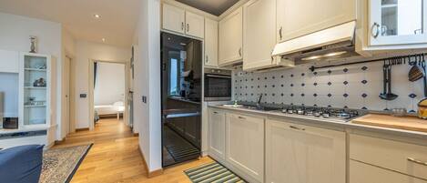 Kühlschrank, Ofen, Herdplatte, Geschirrspüler