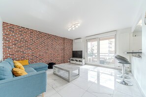 TV - Le Mistral 2 people with balcony in Villeurbanne. (Villeurbanne)