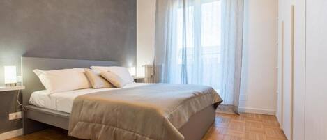 1 slaapkamer, een strijkplank/strijkijzer, wifi, beddengoed