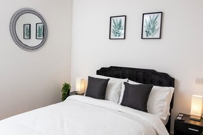 1 bedroom, WiFi, bed sheets - Homeopoliss, Street Apartment, Bury st Edmunds. (Bury St Edmunds)