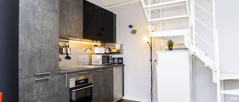 Refrigerador, microondas, horno, placa de cocina