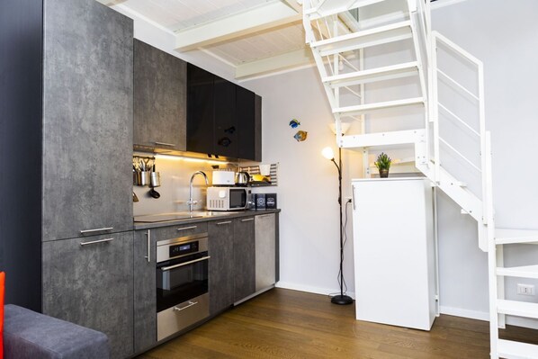 Fridge, microwave, oven, stovetop