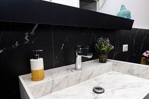 淋浴設備、風筒、提供毛巾