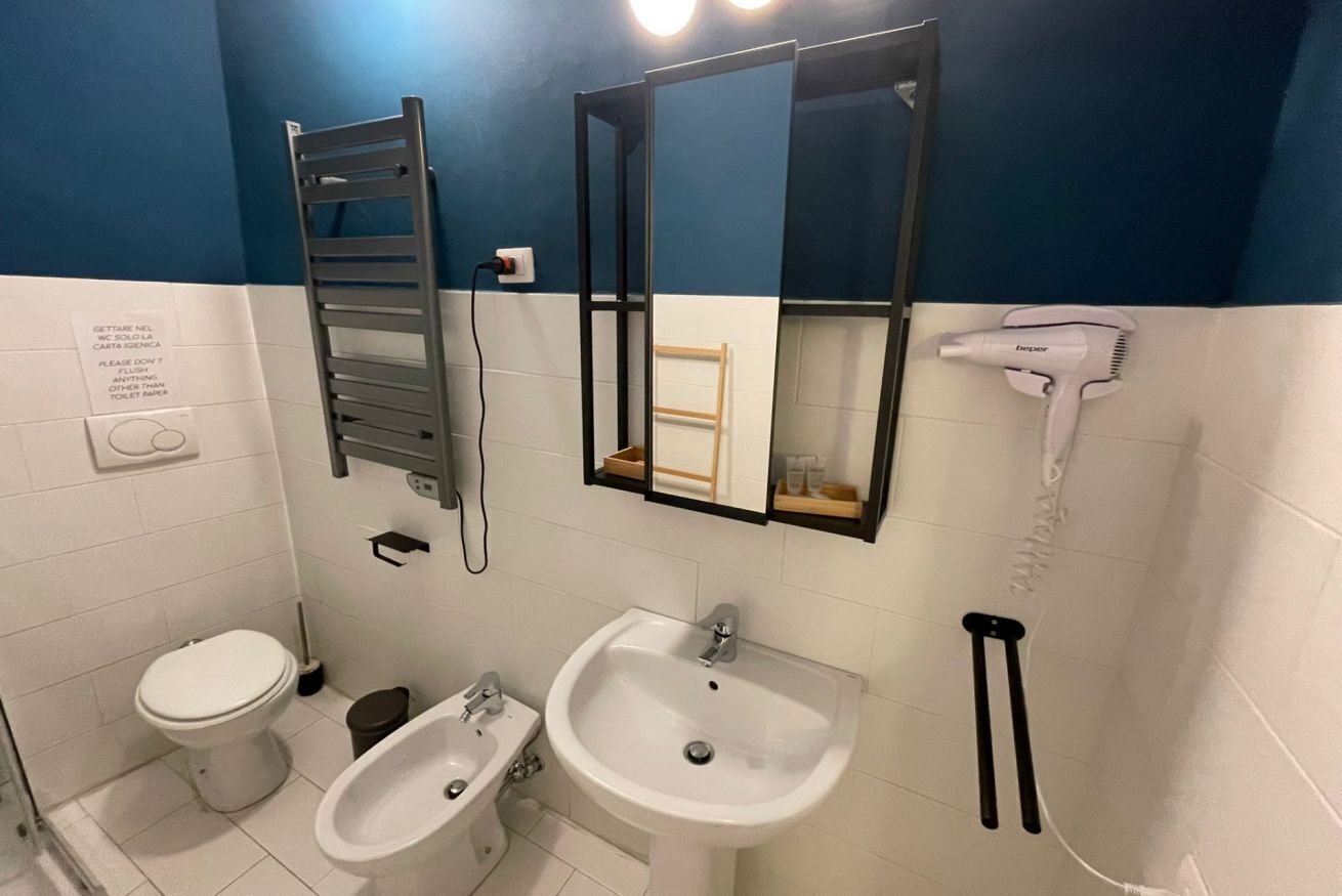 Doccia, asciugacapelli, bidet, asciugamani