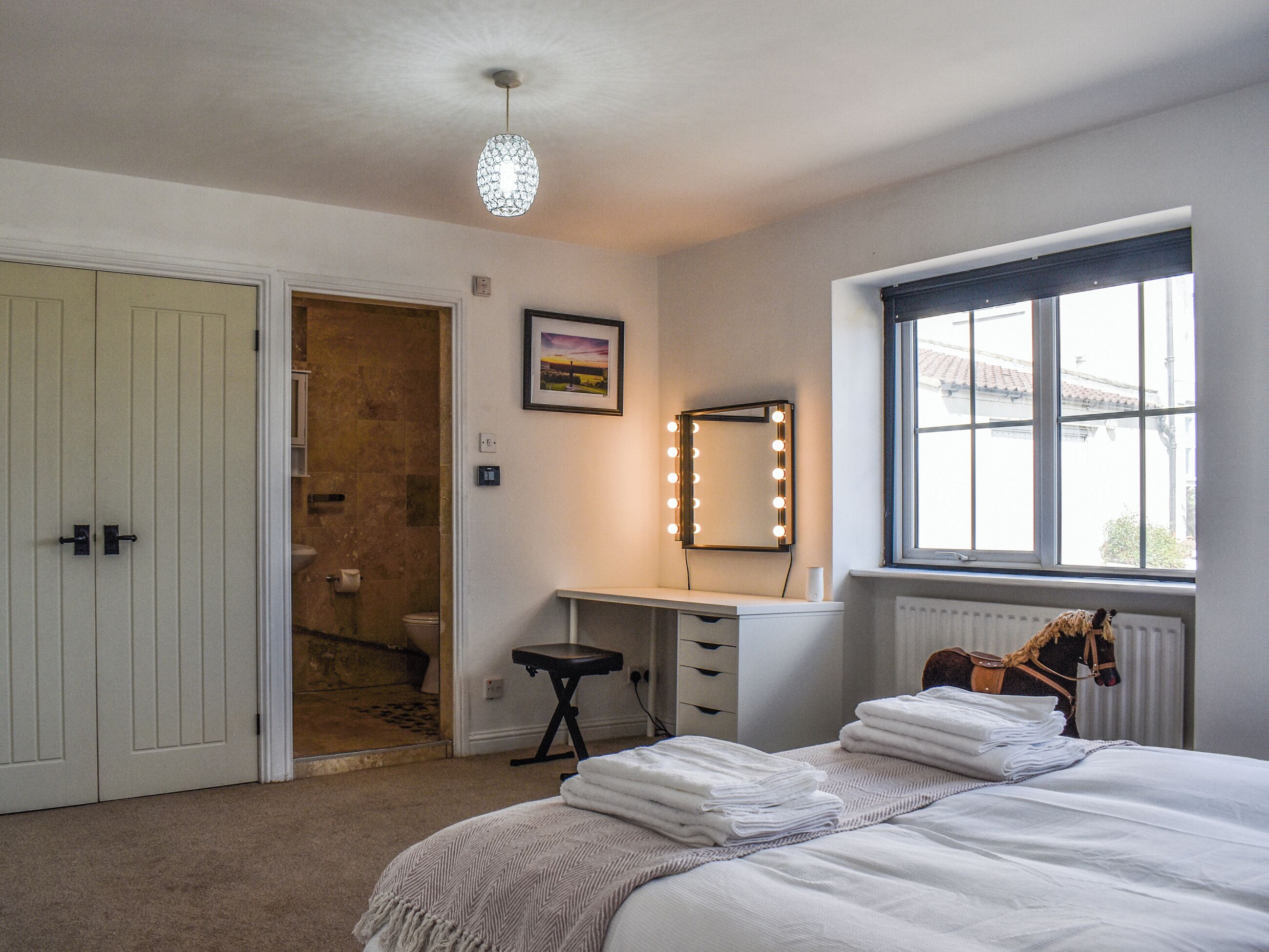 3 多间卧室、免费 WiFi、床单