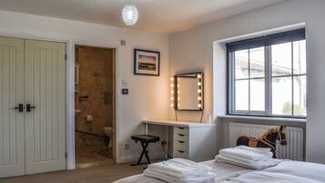 3 bedrooms, free WiFi, bed sheets