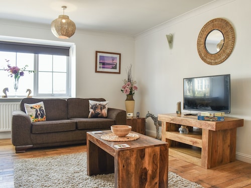 3 bedroom accommodation in Houghton Le Spring, near Durham