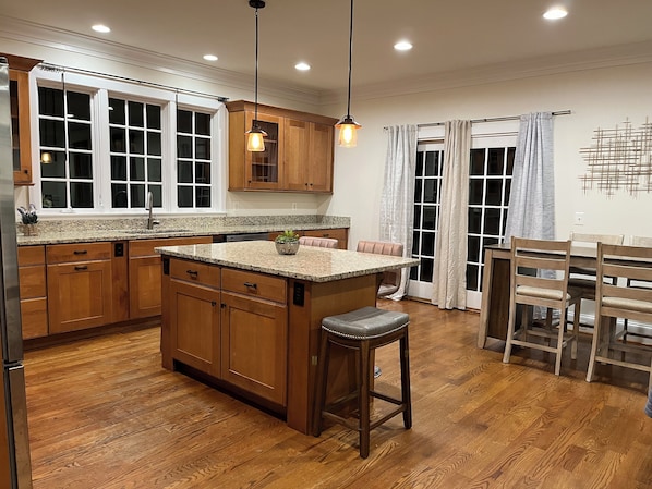 Interior - Luxury 5-bed 4.5 Bath house in Arlington. Walk to metro and Pentagon City Mall (Arlington)