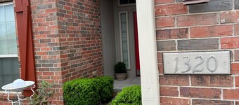 Charming 3-bedroom house with AC, fitness room, WiFi in Norman