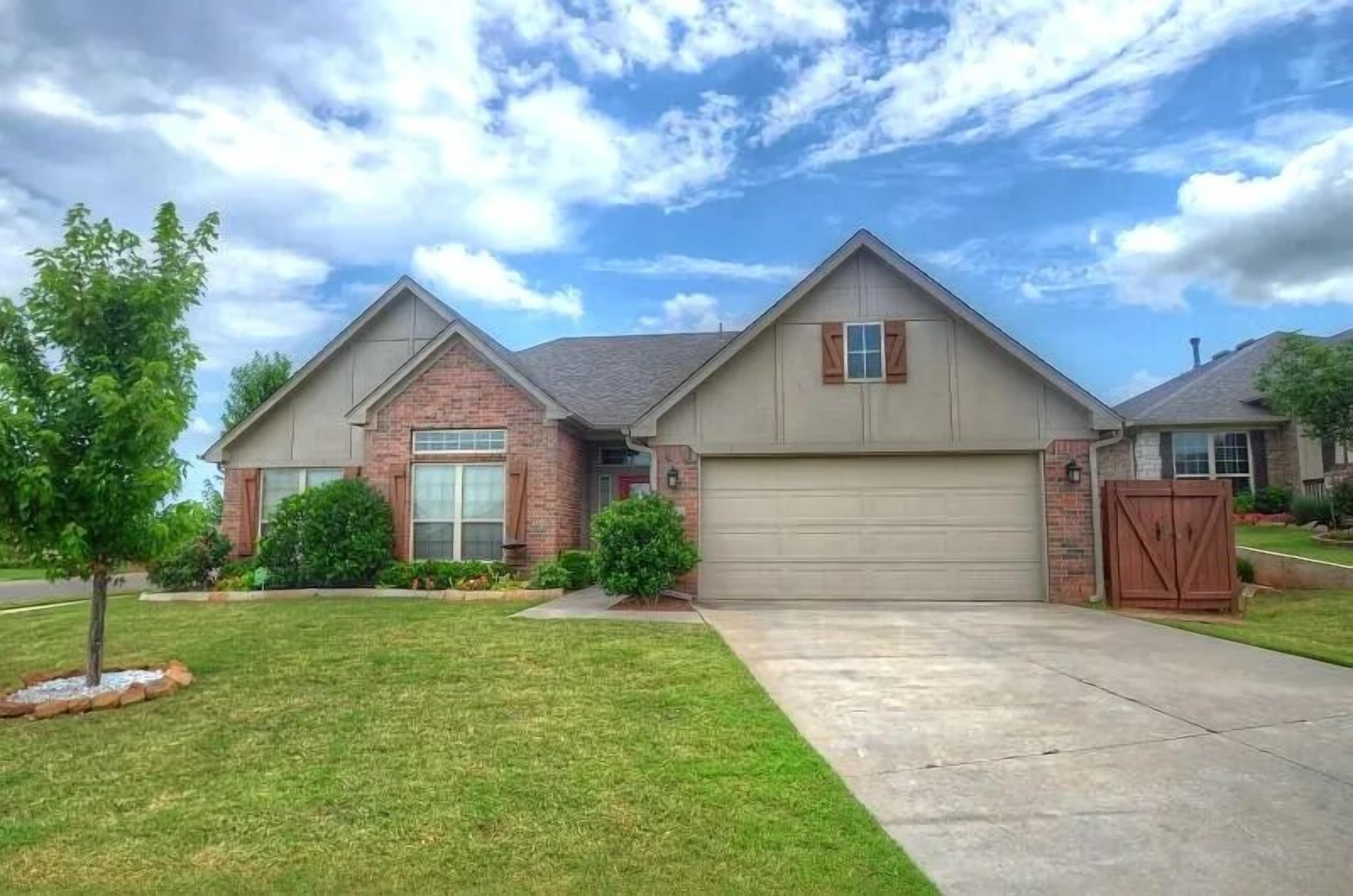 Charming 3-bedroom house with AC, fitness room, WiFi in Norman