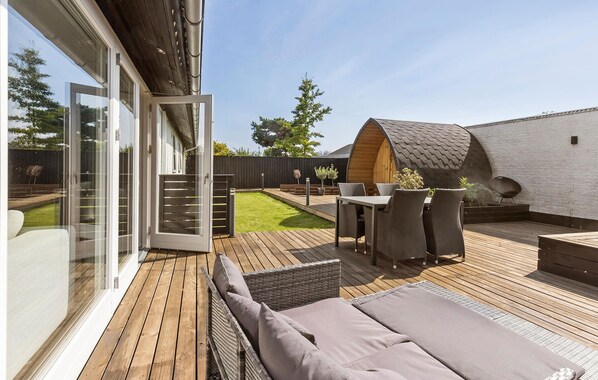 Outdoor dining - Lovely home in Frederikssund with sauna (Frederikssund)