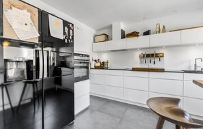 Fridge, dishwasher, coffee/tea maker - Lovely home in Frederikssund with sauna (Frederikssund)