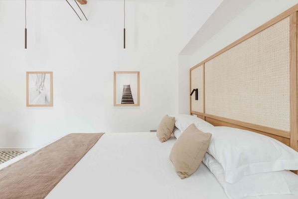 1 chambre, coffre-fort, bureau, fer et planche à repasser