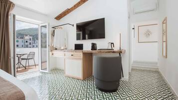 1 bedroom, in-room safe, desk, iron/ironing board