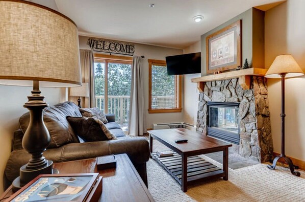 Fireplace, offices - Charming 2-Bed Condo Near Gondola (Keystone)