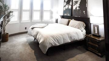 3 bedrooms, desk, iron/ironing board, travel crib