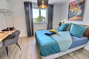 4 bedrooms, iron/ironing board, free WiFi, bed sheets