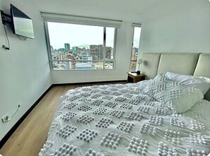 Superior appartement, uitzicht op stad | 1 slaapkamer, een strijkplank/strijkijzer, gratis wifi