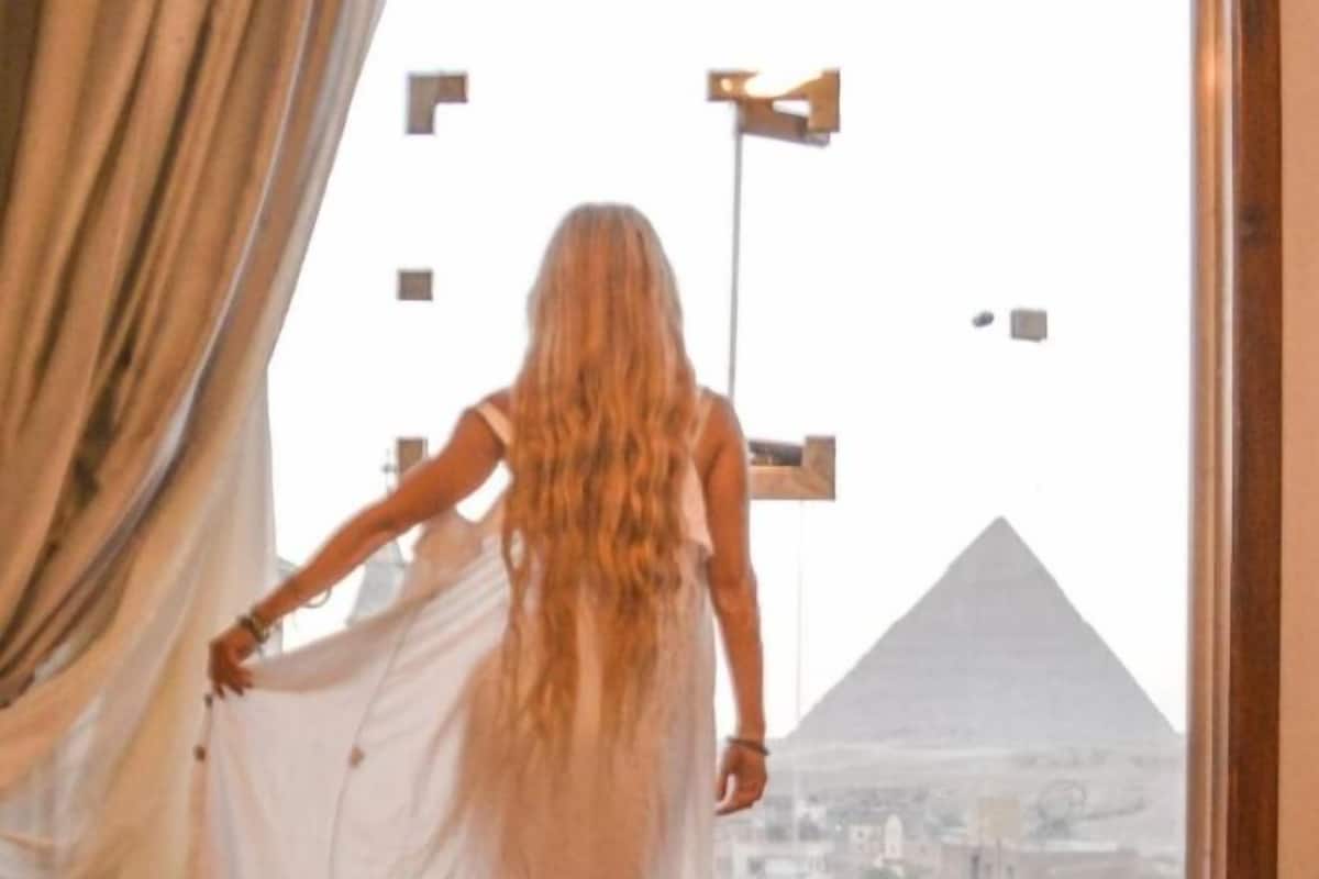 Royal Room, Pyramids View | Minibar, desk, iron/ironing board, free WiFi