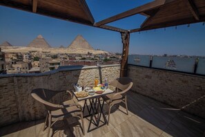Terrace/patio - Pyramids Hills View (Giza)