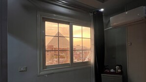 ميني بار ومكتب ومكواة/لوح كي وواي فاي مجانًا
