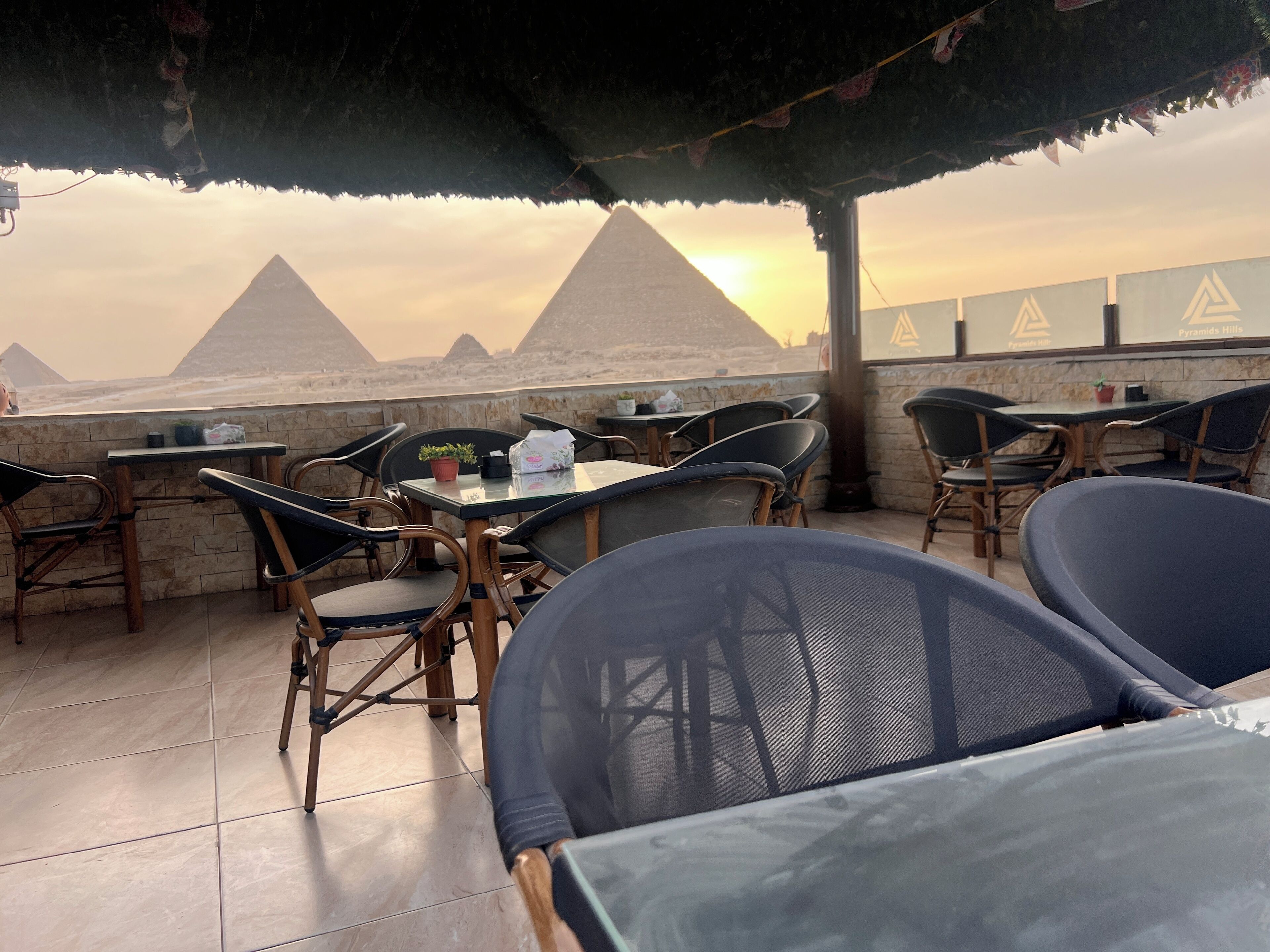 Foto - Pyramids hills view