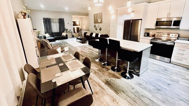 Interior - Spacious 6-bdrm luxury, modern house with lake view in cottage country, Ontario (Victoria Harbour)