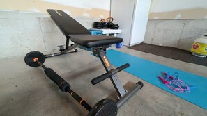 Fitness facility - Spacious 6-bdrm luxury, modern house with lake view in cottage country, Ontario (Victoria Harbour)