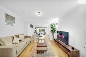 Smart TV, computer monitors