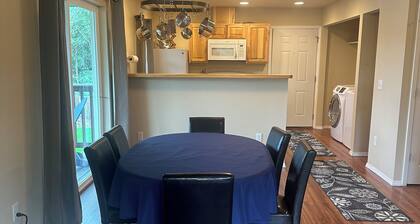 Charming 2-bedroom apartment with AC, WiFi in marvelous Missoula