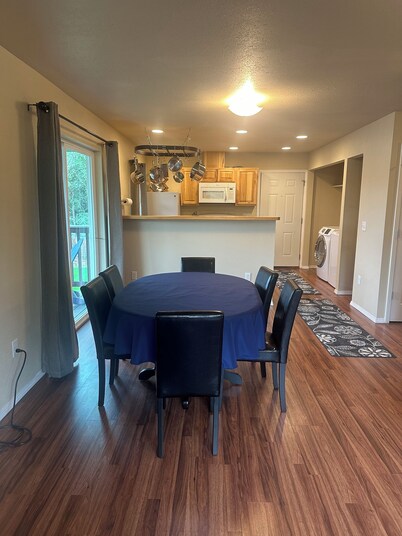 Charming 2-bedroom apartment with AC, WiFi in marvelous Missoula