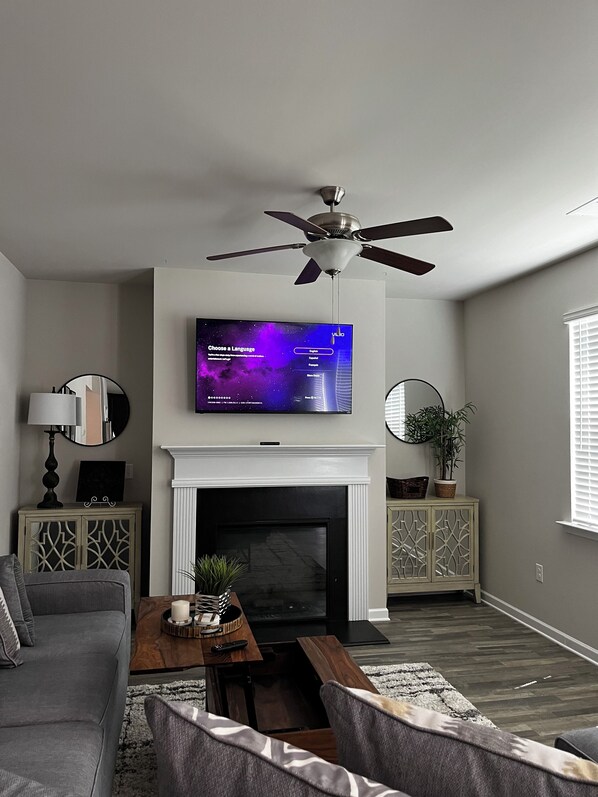 Smart TV, fireplace