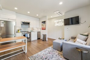 Interior - Travelers Dream-Steps to Space Needle- Shared Backyard (Seattle)