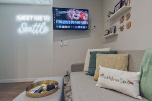 Smart TV, fireplace