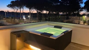 Bain à remous extérieur