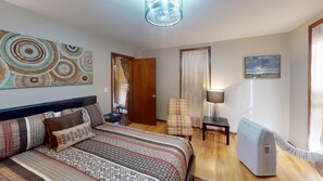 4 Schlafzimmer, Schreibtisch, Bügeleisen/Bügelbrett, WLAN
