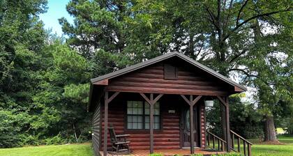 Fox Run Cabin with WiFi right on 130 mile Hike-Bike and Equestrian trail.