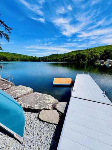 Lakefront! Hot Tub-Sauna-Cold Tubs-SUPs-Bikes-Canoe-Kayak-Sundeck-Firepit-Dock!